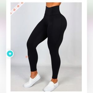 SEAMLESS SOFT POCKET SPORT LEGGING Black medium NWT PEACHED BY NELLIE